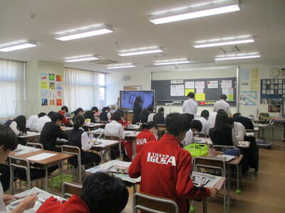 ３年美術立体彫刻（篆刻）